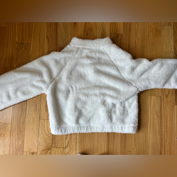 NEVER WORN - White Fluffy Coat - Picture 5 of 5